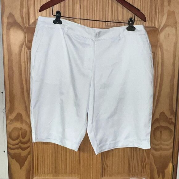 Lillie green white long Bermuda golf shorts 16 - Picture 1 of 3